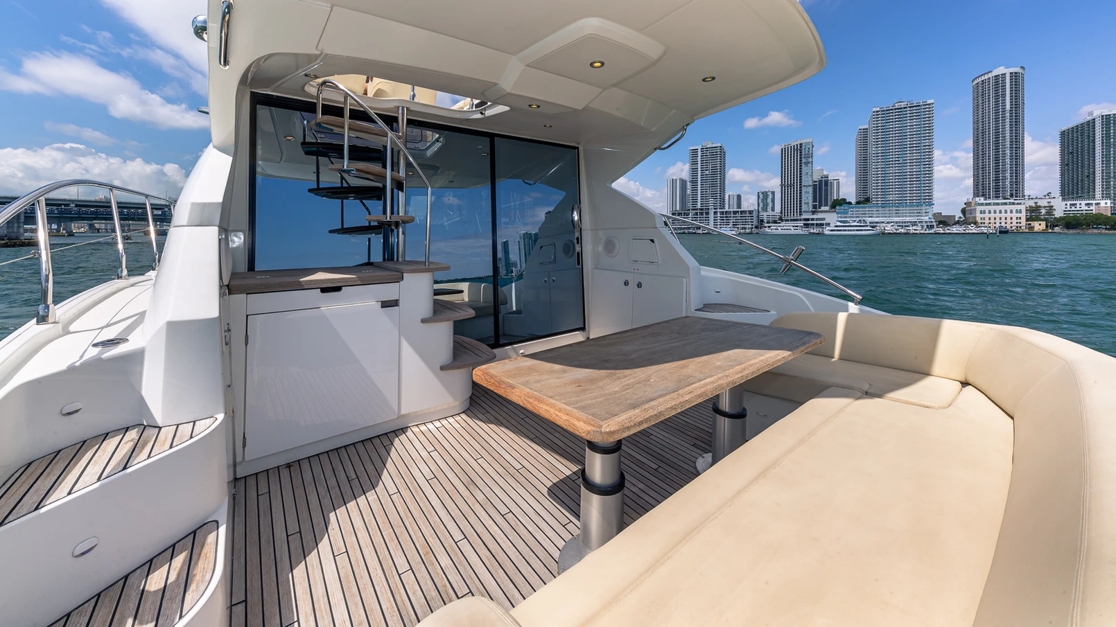 52' Beneteau GT Flybridge